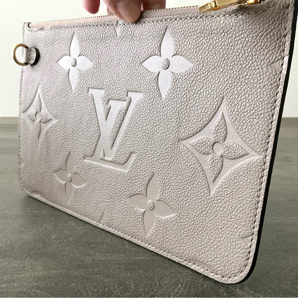 Louis Vuitton Pouch - Picture 5 of 11